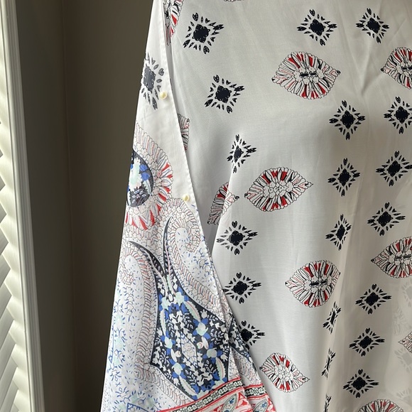 Cover up/poncho. Perfect to spice up a fitted dress or even jeans and a tank top - Picture 3 of 4